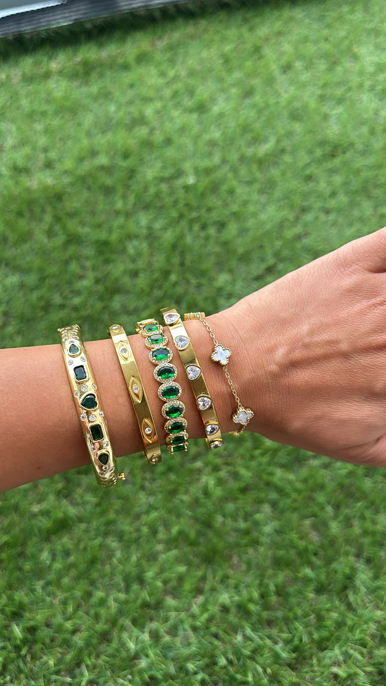 Hollow bangle